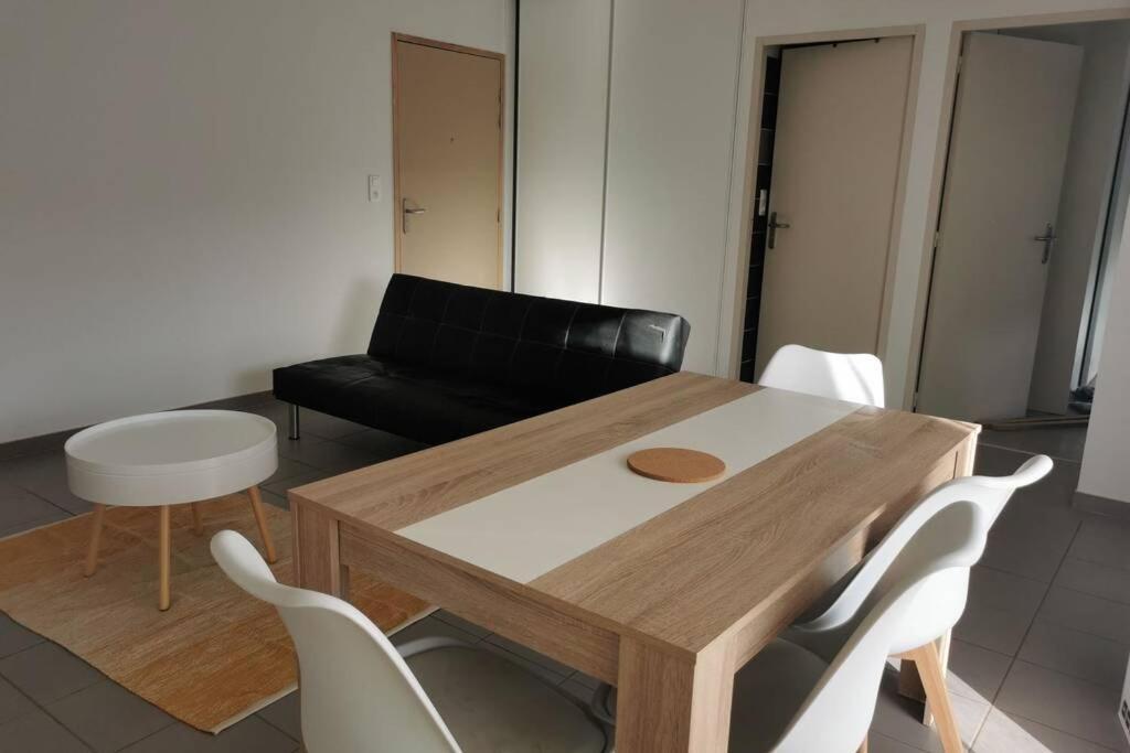 Onet-le-Chateau Appartement T2 Accessible Pmr Avec Terrasse Et Garage מראה חיצוני תמונה